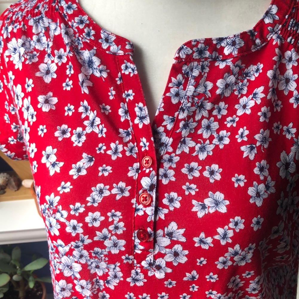 🌺Liz Claiborne petite short sleeve floral top🌺